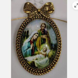 Vtg to MOD Holy Family Glass Domed Cameo Brooch Pendant Gold Christmas